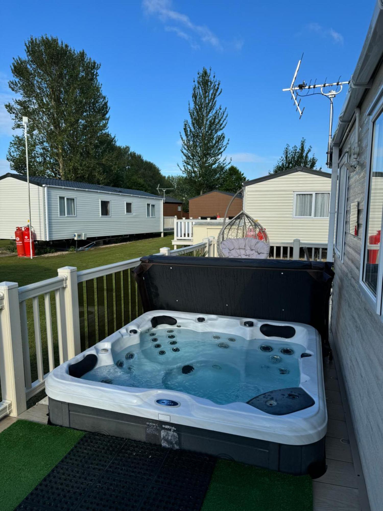 Hot Tub Retreat At Tattershall Lakes Εξωτερικό φωτογραφία
